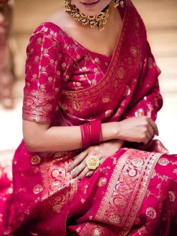 Pink_Silk_Blend_Floral_Woven_Banarasi_Saree_For_Women