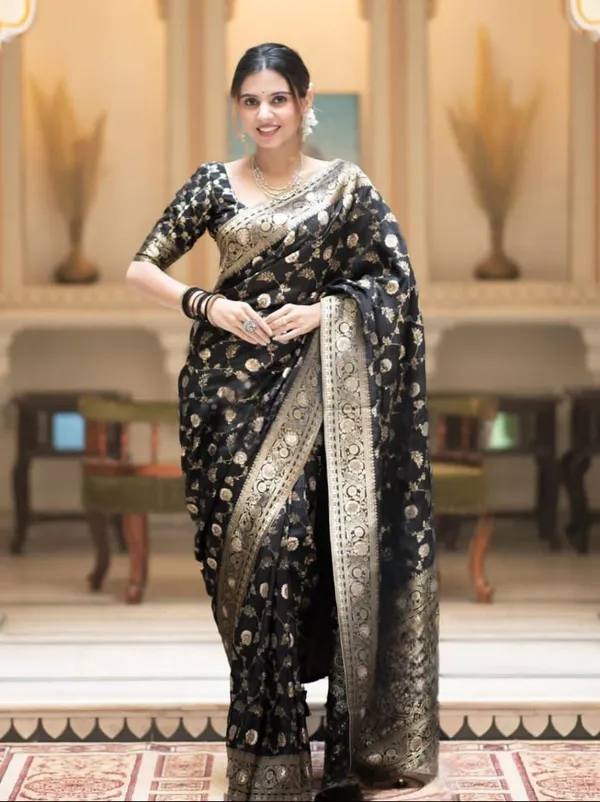 Black_Silk_Blend_Woven_Floral_Print_Banarasi_Saree_For_Women