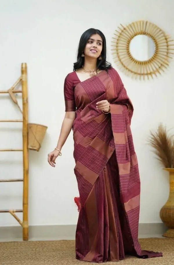 Maroon_Brown_Silk_Blend_Woven_Banarasi_Regular_Saree_For_Women