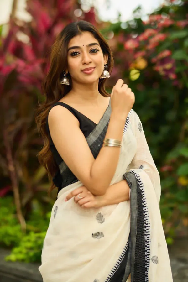 Cream_Cotton_Linen_Striped_Woven_Saree_For_Women