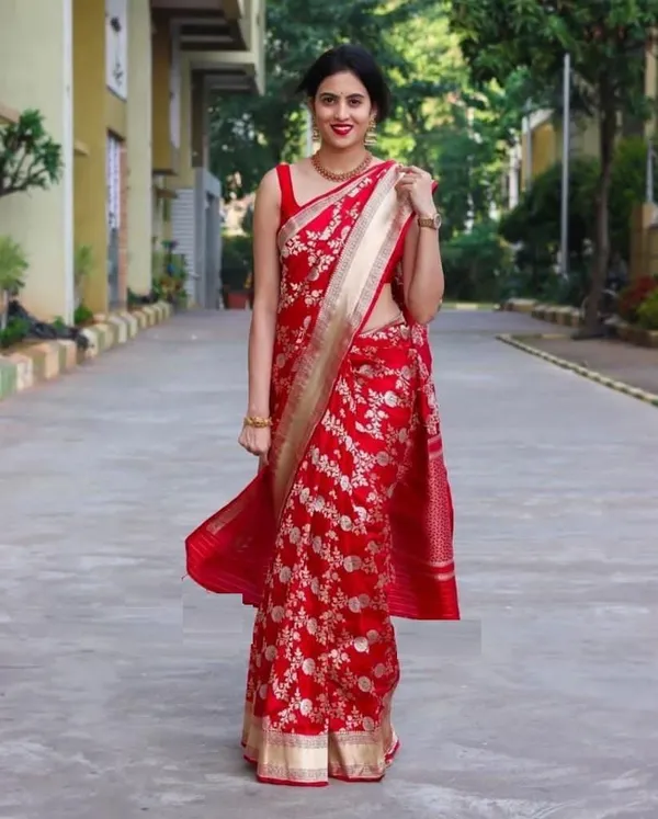 Red_Cotton_Silk_Floral_Print_Banarasi_Saree_For_Women