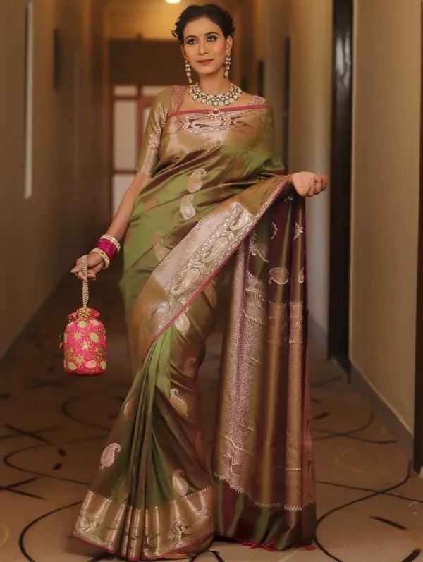 Green_Cotton_Silk_Paisley_Temple_Border_Woven_Banarasi_Saree_For_Women