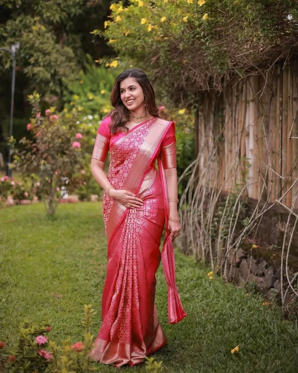 Pink_Cotton_Silk_Floral_Self_Design_Banarasi_Saree_For_Women