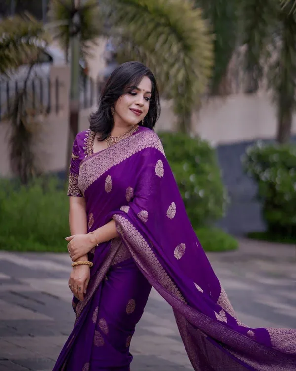 Purple_Cotton_Silk_Floral_Woven_Banarasi_Saree_For_Women