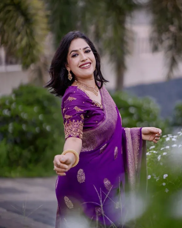Purple_Cotton_Silk_Floral_Woven_Banarasi_Saree_For_Women