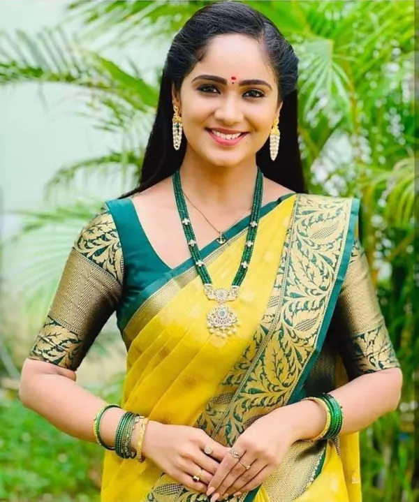 Yellow_Cotton_Silk_Floral_Print_Woven_Banarasi_Saree_For_Women