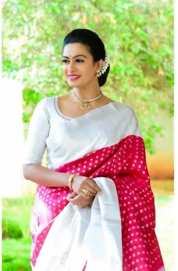 White_Cotton_Silk_Polka_Print_Woven_Banarasi_Saree_For_Women