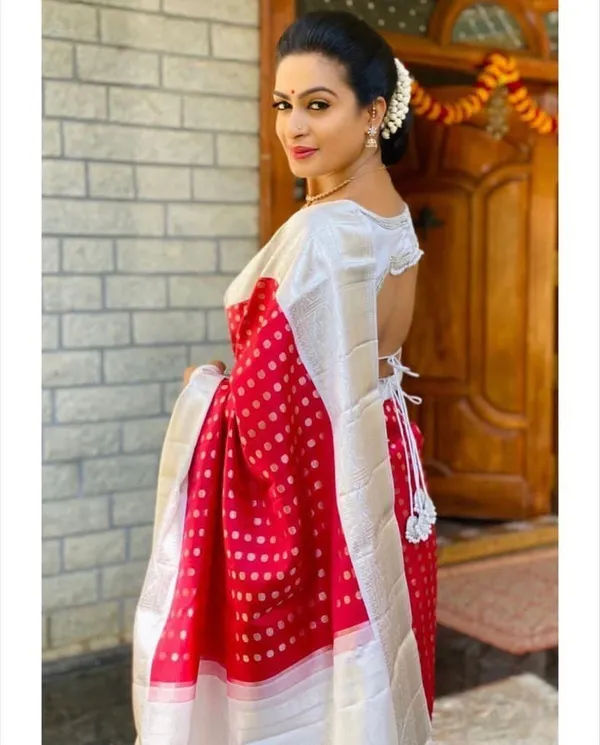 White_Cotton_Silk_Polka_Print_Woven_Banarasi_Saree_For_Women