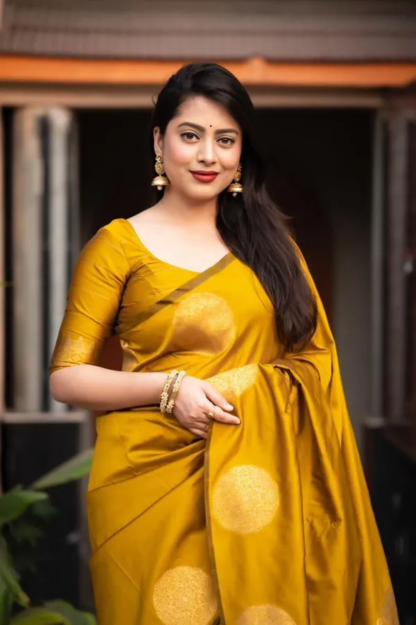 Yellow_Cotton_Silk_Jacquard_Woven_Banarasi_Saree_For_Women