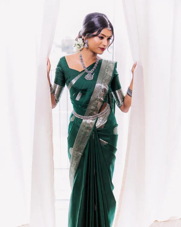 Green_Cotton_Silk_Woven_Kanjivaram_Saree_For_Women