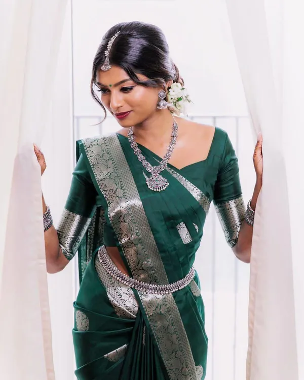 Green_Cotton_Silk_Woven_Kanjivaram_Saree_For_Women