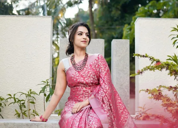 Pink_Cotton_Silk_Floral_Print_Self_Design_Banarasi_Saree_For_Women