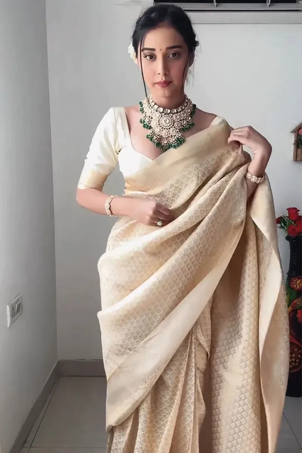Cream_Cotton_Silk_Golden_Zari_Woven_Banarasi_Saree_For_Women