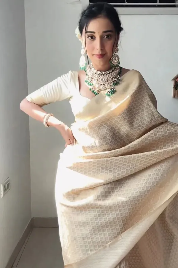 Cream_Cotton_Silk_Golden_Zari_Woven_Banarasi_Saree_For_Women