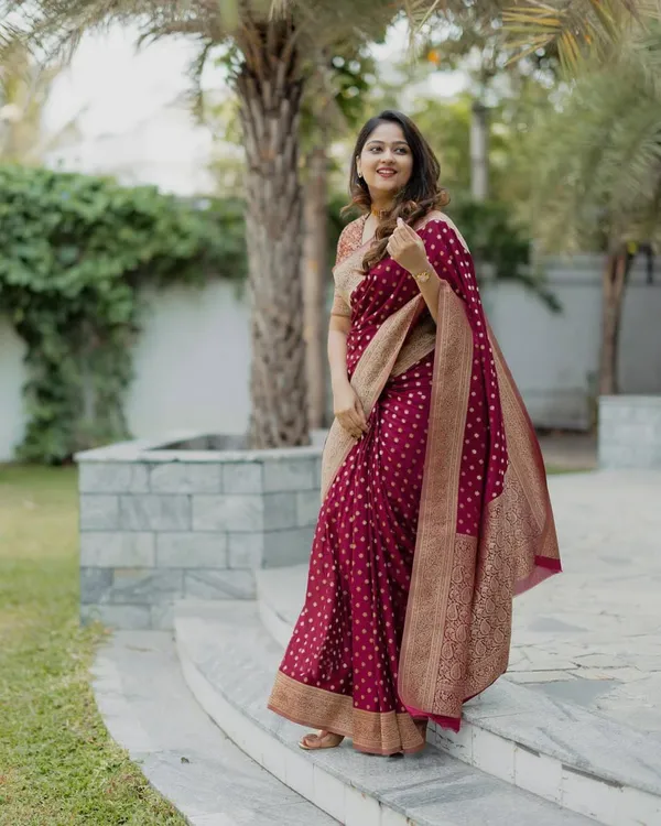 Maroon_Cotton_Silk_Floral_Woven_Banarasi_Saree_For_Women