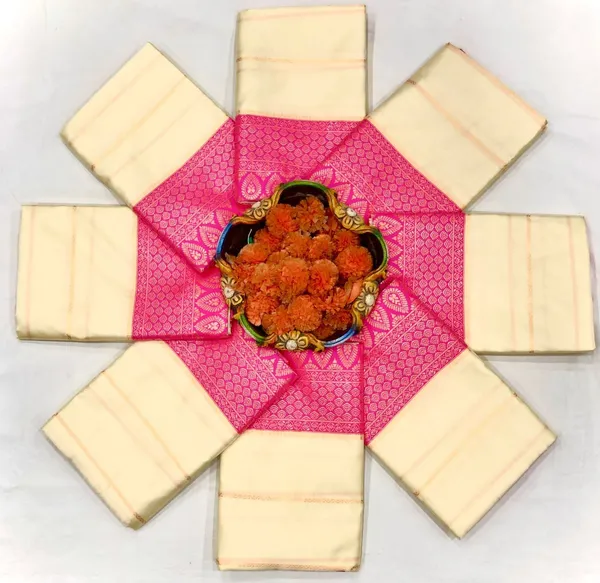 Cream_Cotton_Silk_Temple_Border_Kanjivaram_Saree_For_Women