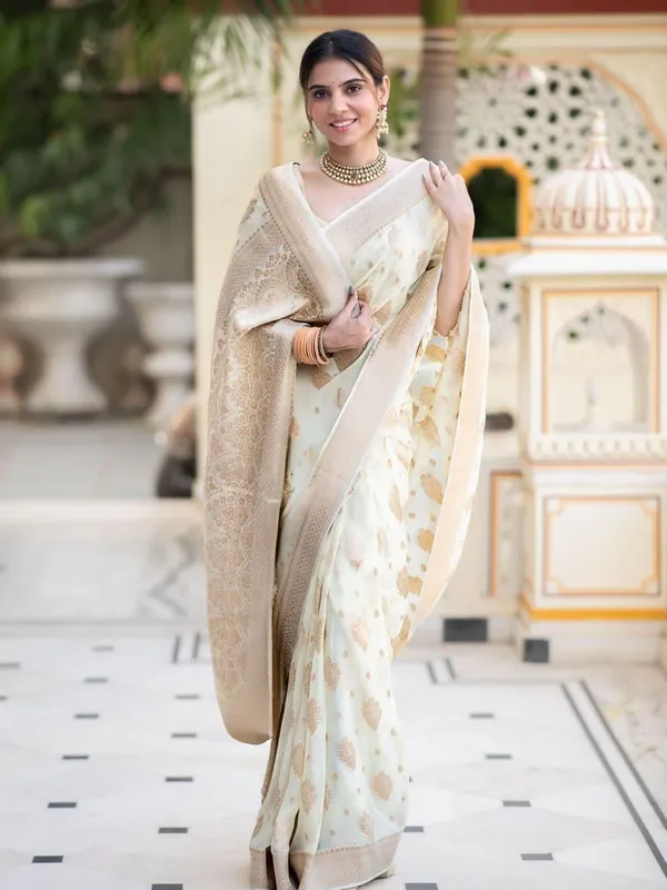 Cream_Cotton_Silk_Floral_Woven_Banarasi_Saree_For_Women