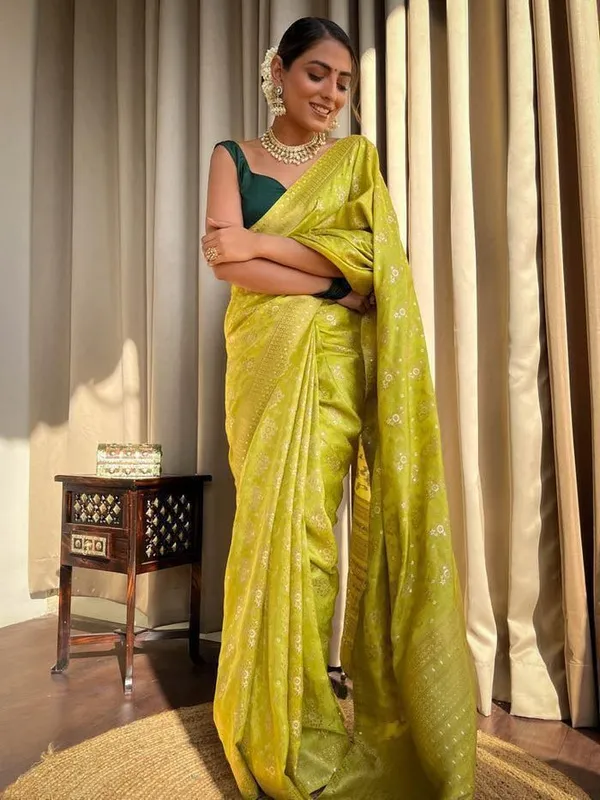 Green_Cotton_Silk_Floral_Woven_Regular_Saree_For_Women