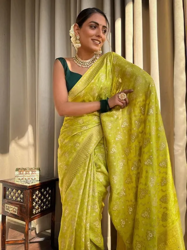 Green_Cotton_Silk_Floral_Woven_Regular_Saree_For_Women
