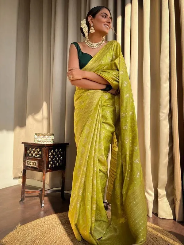 Green_Cotton_Silk_Floral_Woven_Regular_Saree_For_Women
