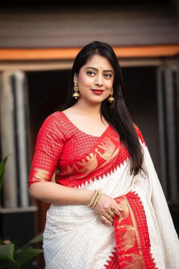 White_Cotton_Silk_Jacquard_Woven_Banarasi_Saree_For_Women