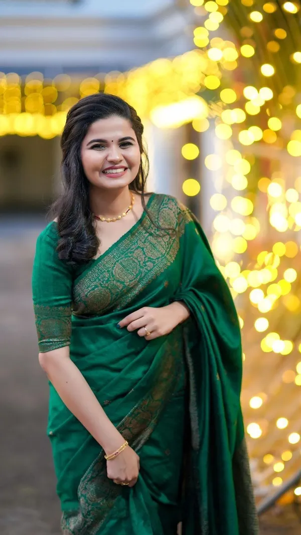 Green_Cotton_Silk_Jacquard_Woven_Banarasi_Saree_For_Women