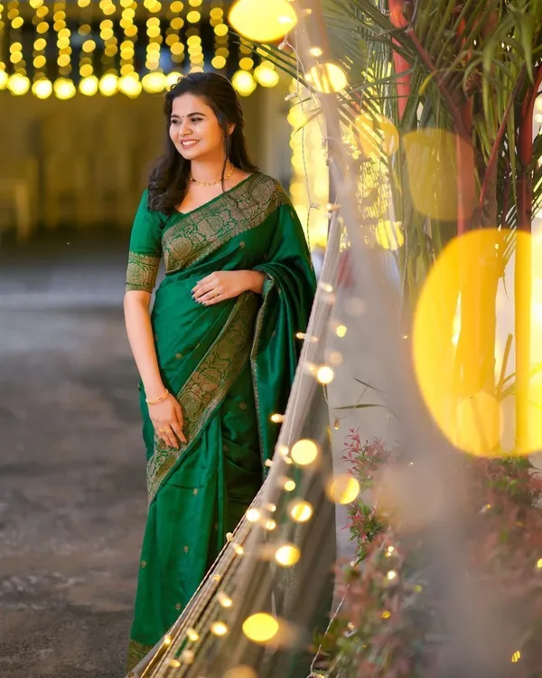 Green_Cotton_Silk_Jacquard_Woven_Banarasi_Saree_For_Women