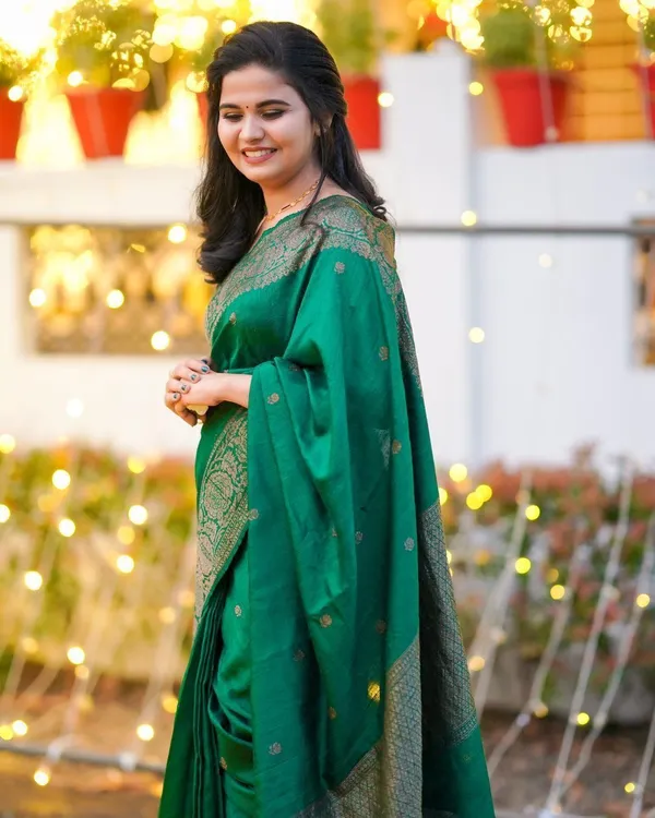 Green_Cotton_Silk_Jacquard_Woven_Banarasi_Saree_For_Women