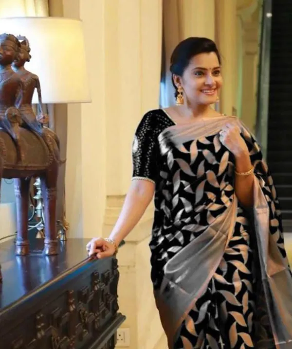 Black_Cotton_Silk_Jacquard_Woven_Banarasi_Saree_For_Women