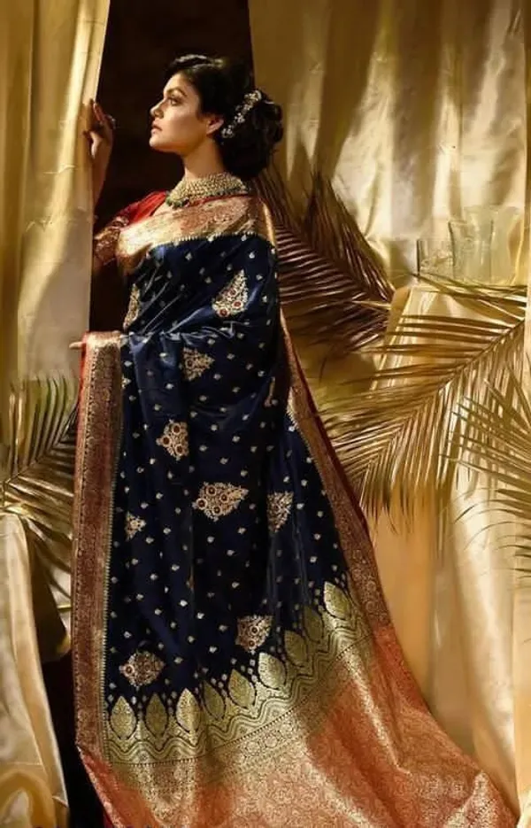 Blue_Silk_Blend_Embroidered_Woven_Regular_Saree_For_Women
