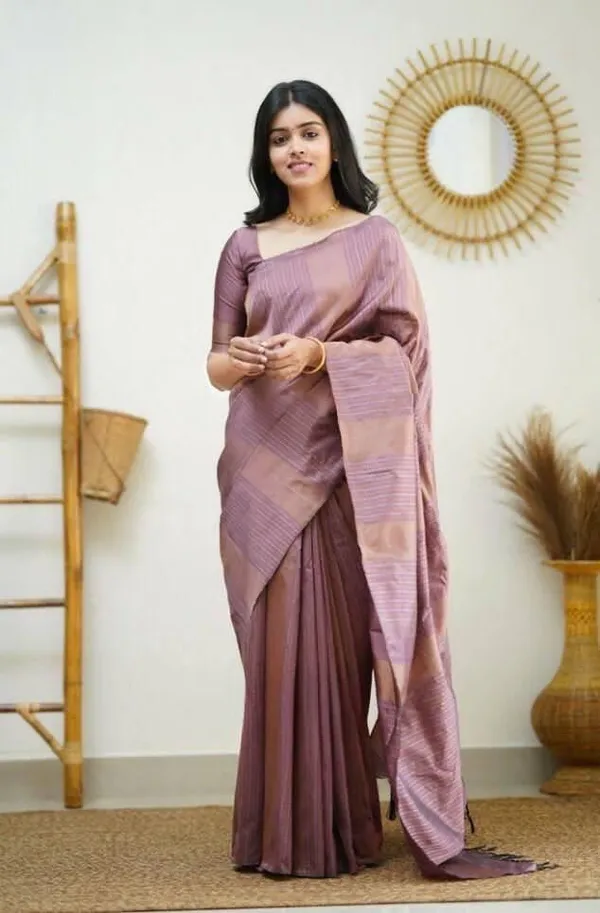 Grey_Silk_Blend_Jacquard_Regular_Saree_For_Women