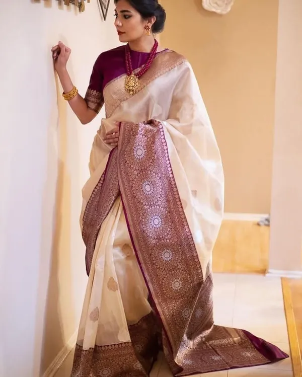Cream_Silk_Blend_Solid_Bollywood_Regular_Saree_For_Women