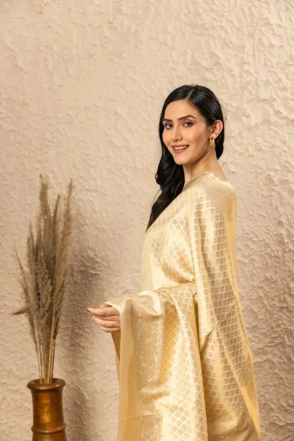 Cream_Cotton_Silk_Woven_Self_Design_Regular_Saree_For_Women