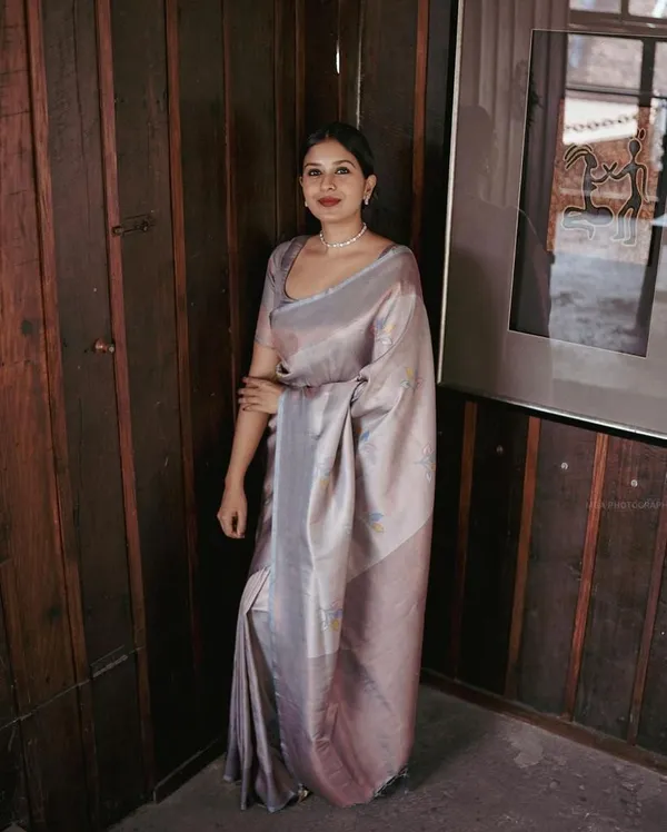 Grey_Cotton_Silk_Floral_Woven_Bollywood_Saree_For_Women