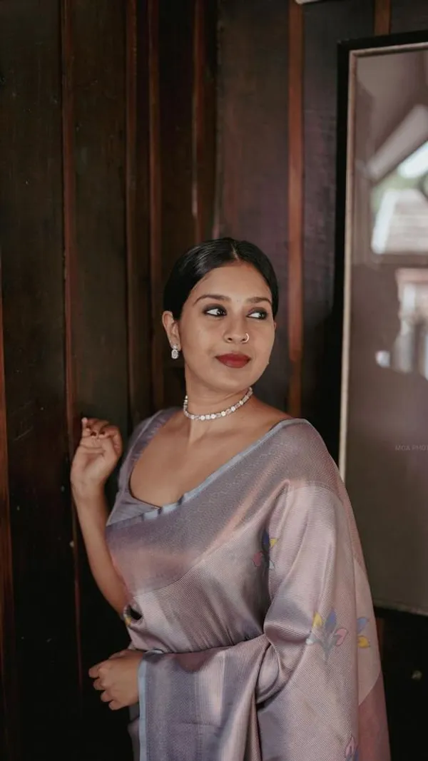 Grey_Cotton_Silk_Floral_Woven_Bollywood_Saree_For_Women