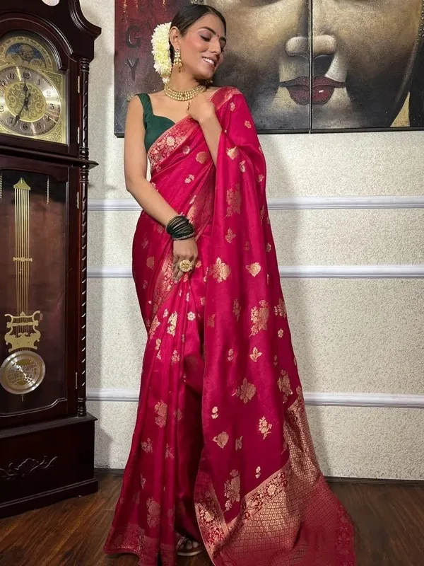 Pink_Cotton_Silk_Floral_Temple_Border_Woven_Saree_For_Women