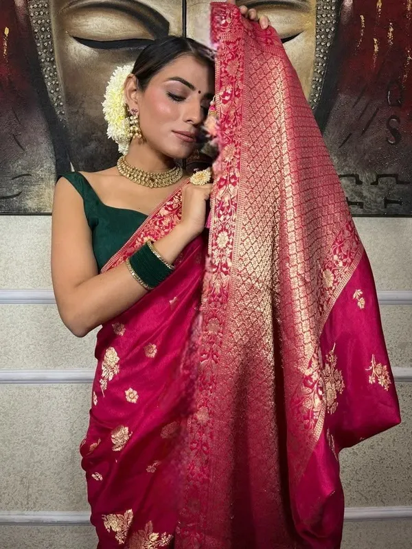 Pink_Cotton_Silk_Floral_Temple_Border_Woven_Saree_For_Women