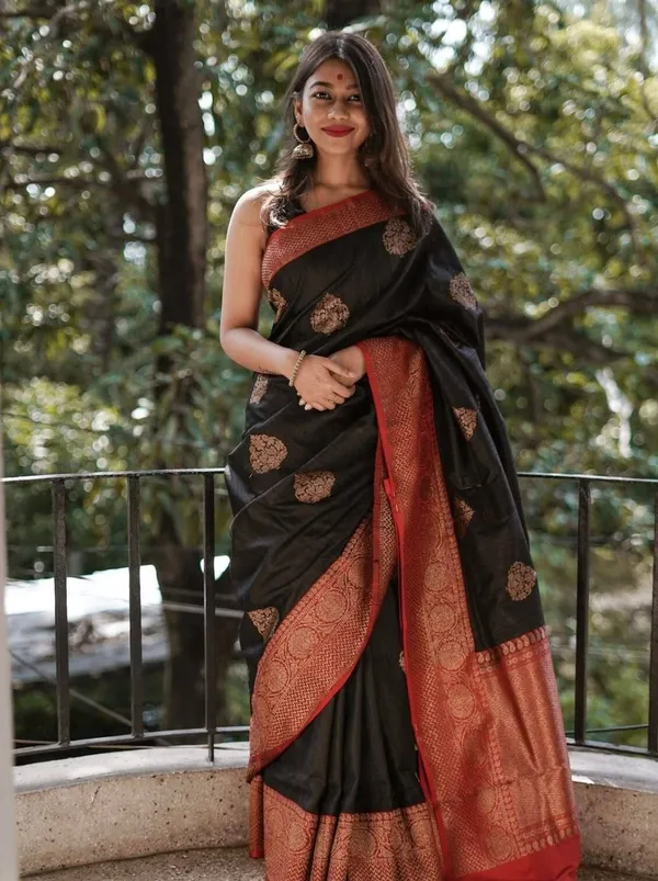 Black_Cotton_Silk_Temple_Border_Woven_Saree_For_Women
