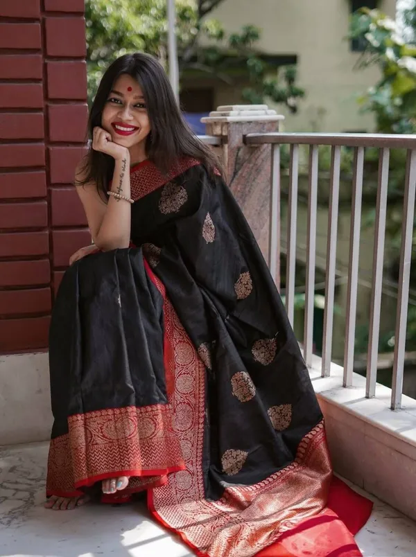 Black_Cotton_Silk_Temple_Border_Woven_Saree_For_Women