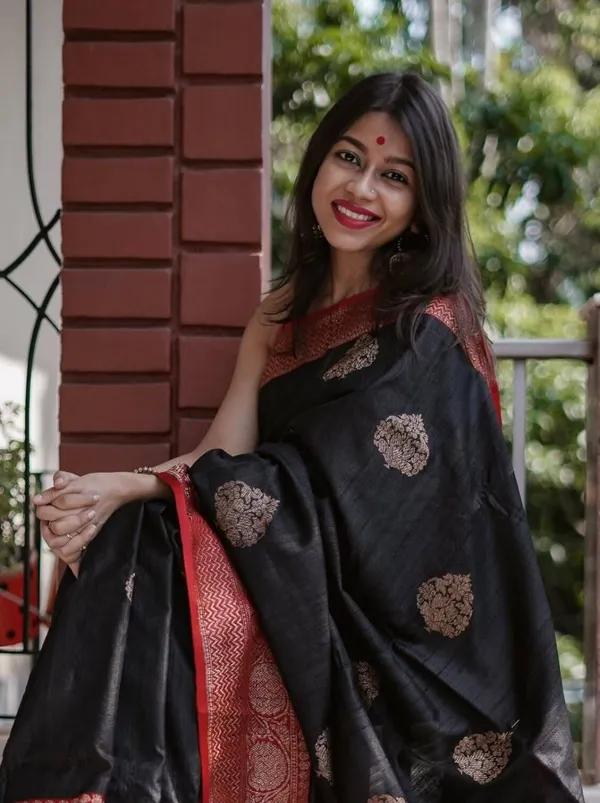 Black_Cotton_Silk_Temple_Border_Woven_Saree_For_Women