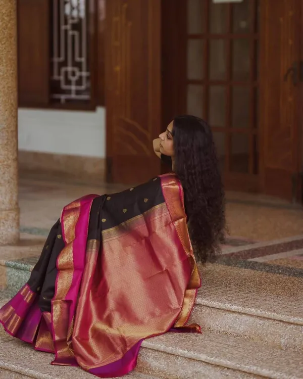 Black_Cotton_Silk_Woven_Kanjivaram_Regular_Saree_For_Women