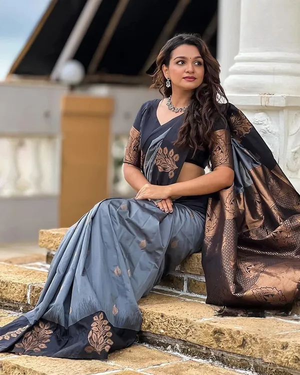 Grey_Cotton_Silk_Floral_Print_Brocade_Regular_Saree_For_Women
