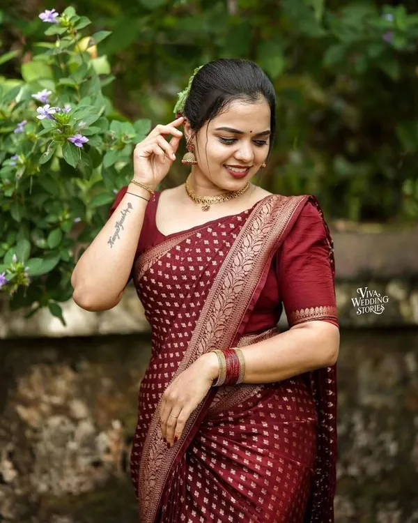 Red_Cotton_Silk_Woven_Banarasi_Regular_Saree_For_Women