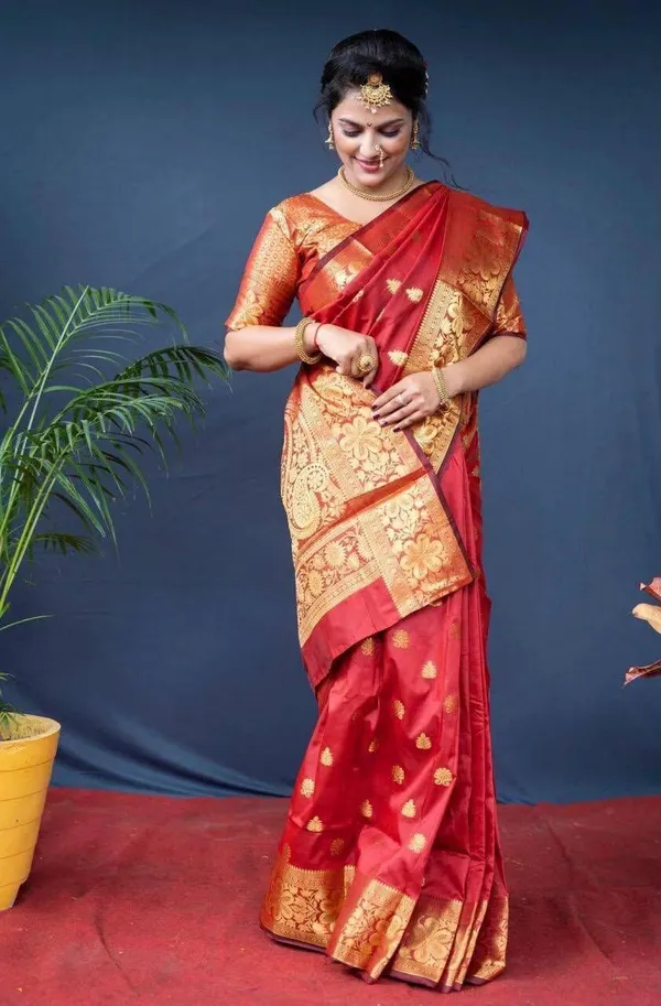 Red_Cotton_Silk_Floral_Temple_Border_Woven_Saree_For_Women