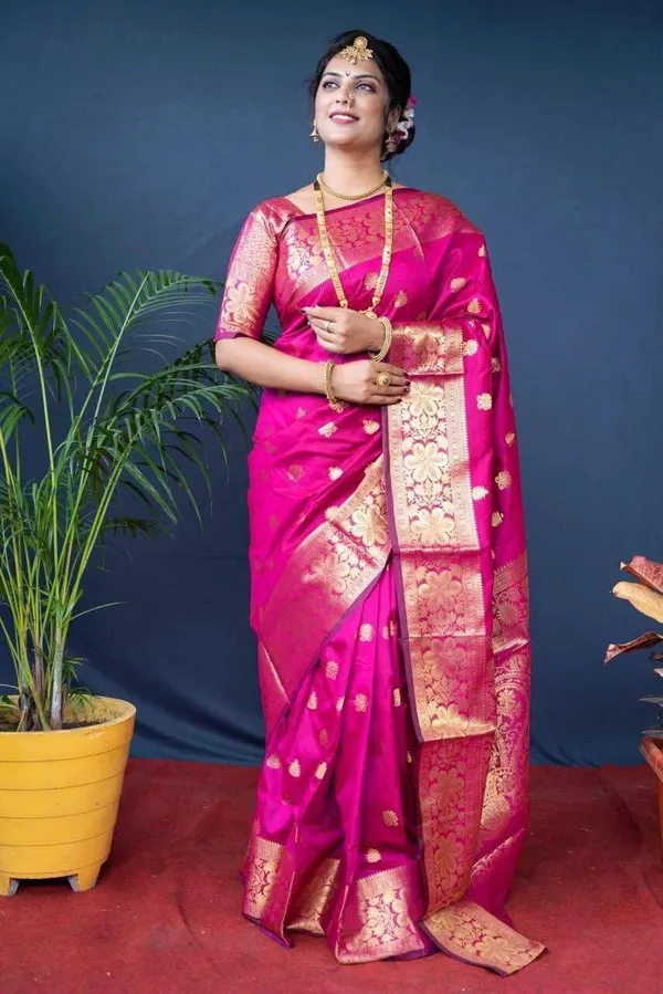 Pink_Cotton_Silk_Floral_Temple_Border_Banarasi_Saree_For_Women