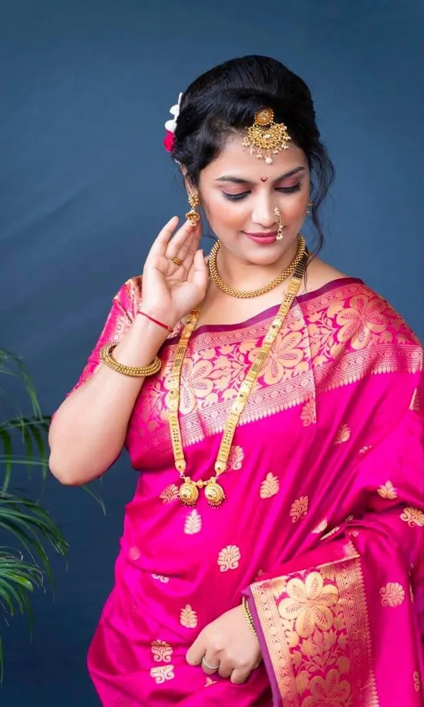 Pink_Cotton_Silk_Floral_Temple_Border_Banarasi_Saree_For_Women