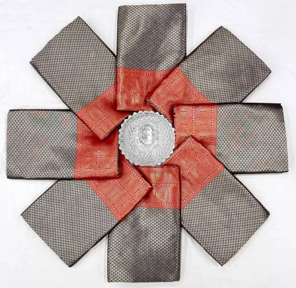 Grey_Silk_Blend_Floral_Print_Jacquard_Regular_Saree_For_Women