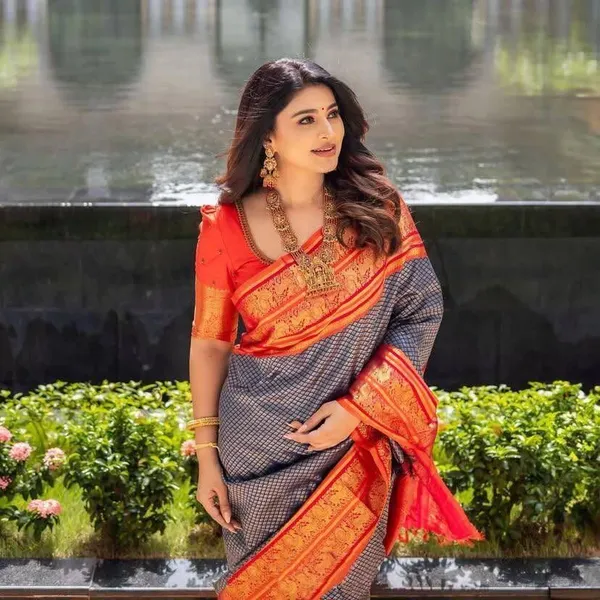 Grey_Silk_Blend_Floral_Print_Jacquard_Regular_Saree_For_Women