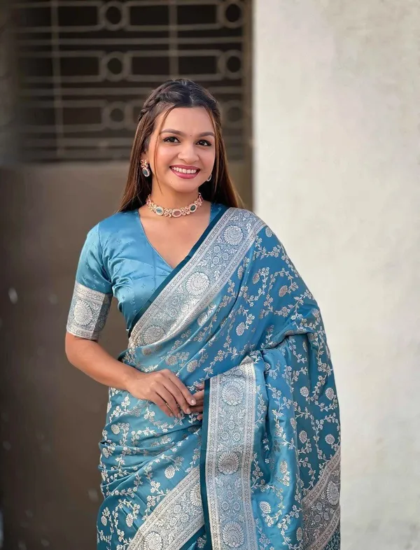 Light_Blue_Cotton_Silk_Floral_Jacquard_Regular_Saree_For_Women