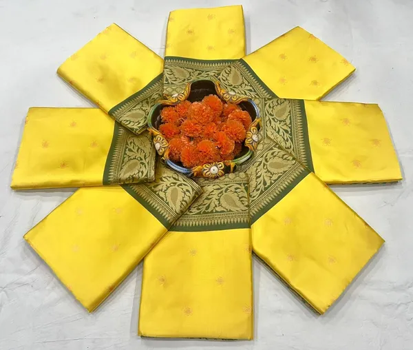 Yellow_Cotton_Blend_Zari_Woven_Banarasi_Regular_Saree_For_Women